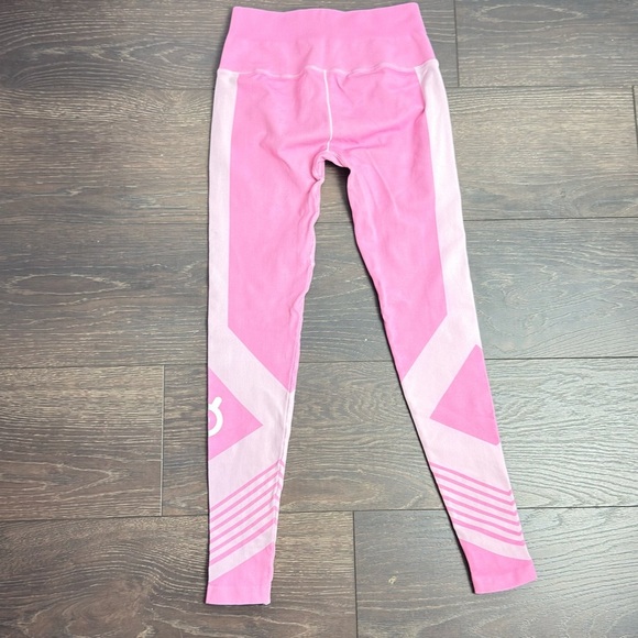 Peloton Pink Workout Ensemble - Picture 3 of 8